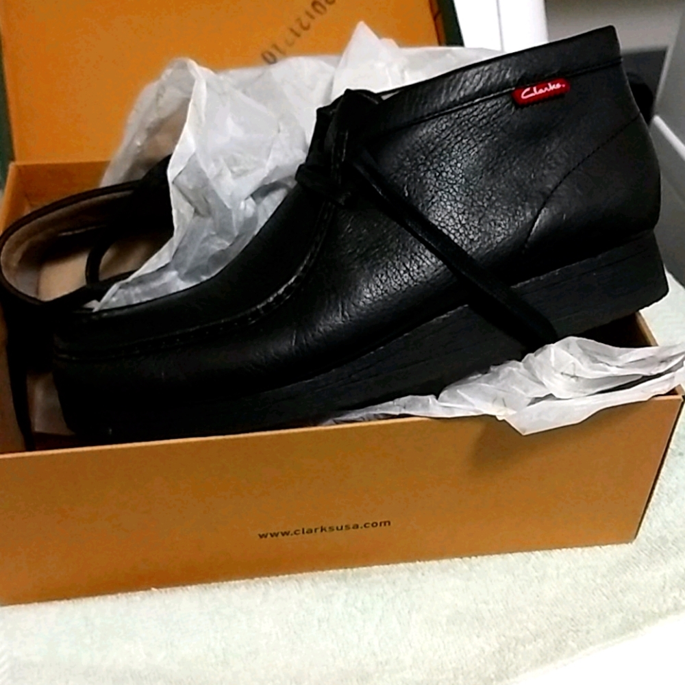 NIB Clarks chuka boot